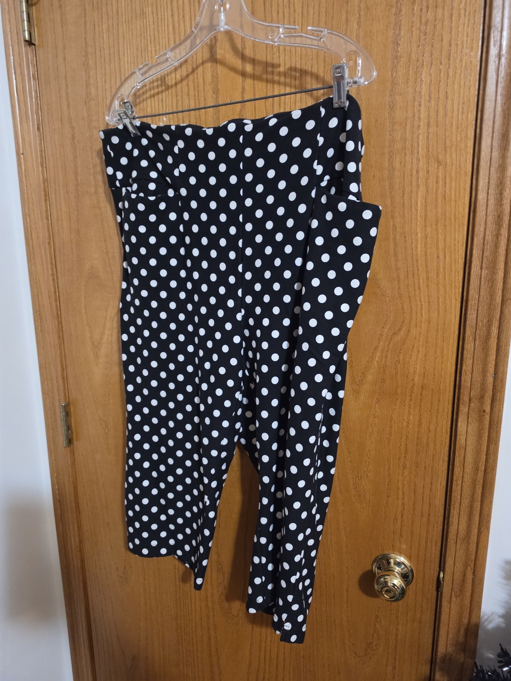 torrid Black and White Polka Dot Capri Pants